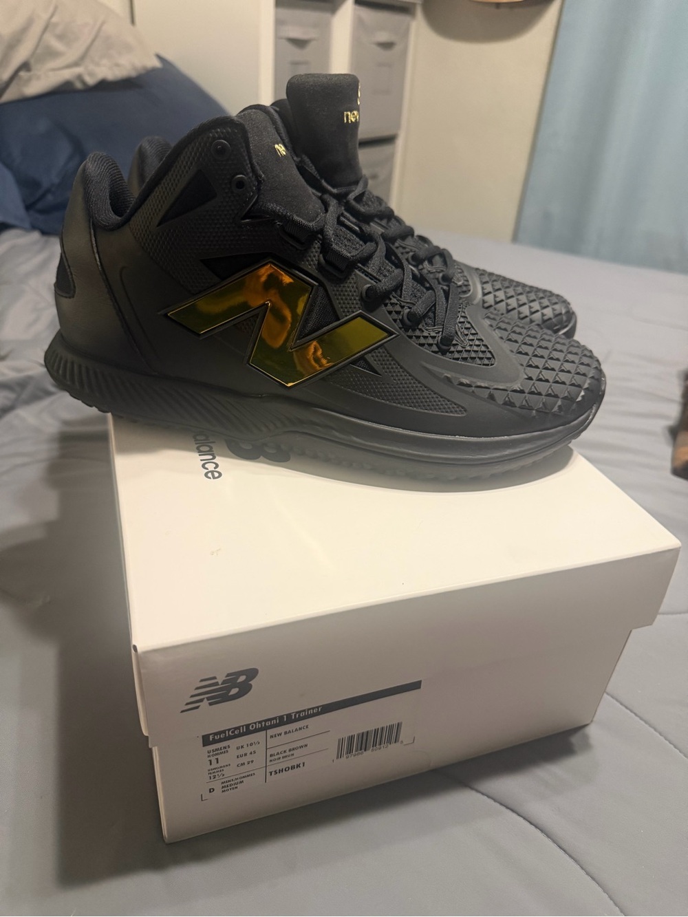 New Balance Fuel Cell Ohtani 1 .Black High-Top Sneakers with Metallic Gold Logo